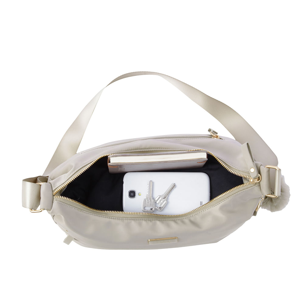 Borsa da toilette con disposizione dei prodotti | Foto Gratis